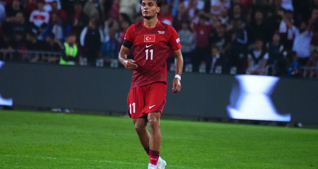 Arsenal, Frankfurt forması giyen milli futbolcu Can Uzun'u transfer etmek için temaslara başladı
