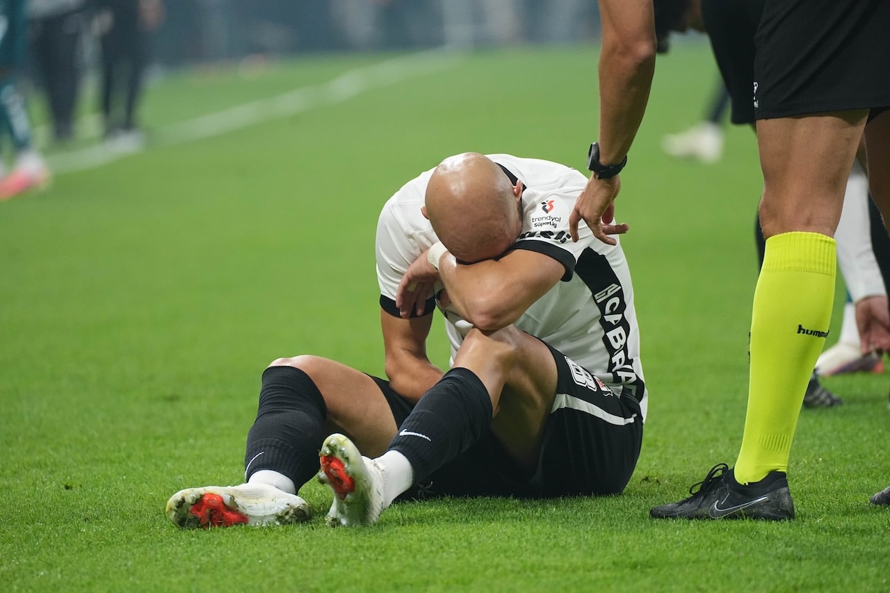 Beşiktaş'a Cerny şoku! Gözyaşlarıyla sahayı terketmişti