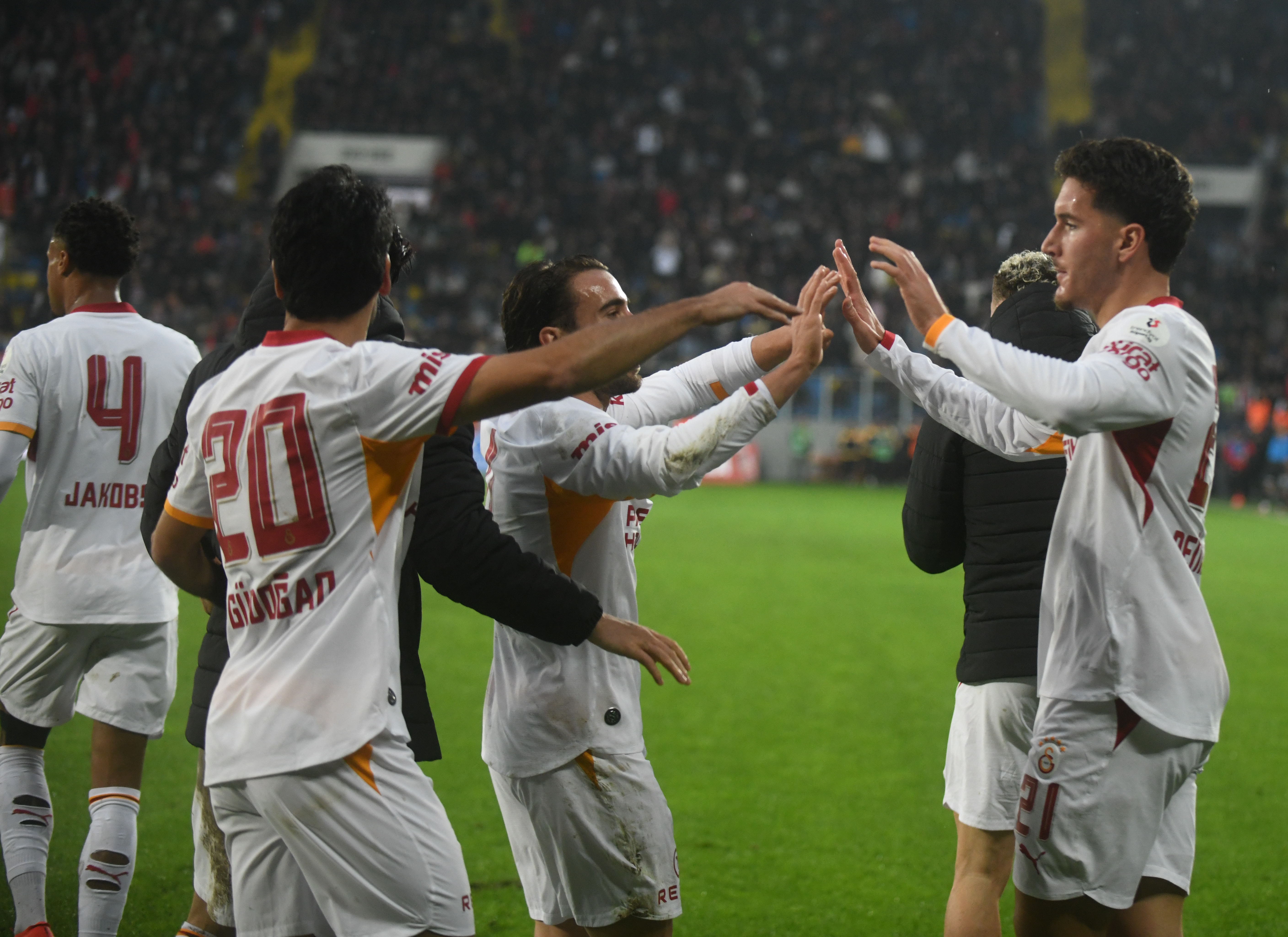 Okan Buruk'tan iki bölgede sürpriz tercih