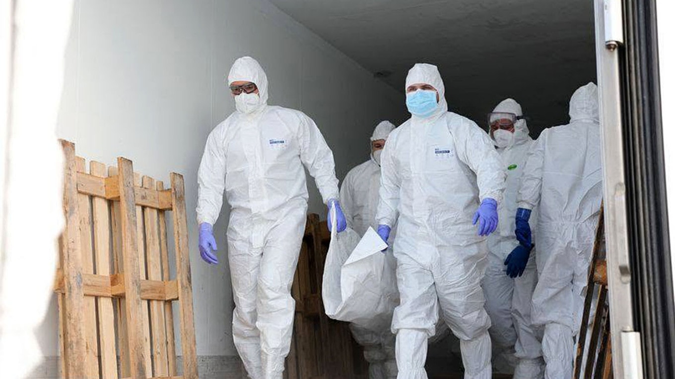 Beyaz üniformayı giyip en zor takası böyle yaptılar: 300 asker ülkesine döndü