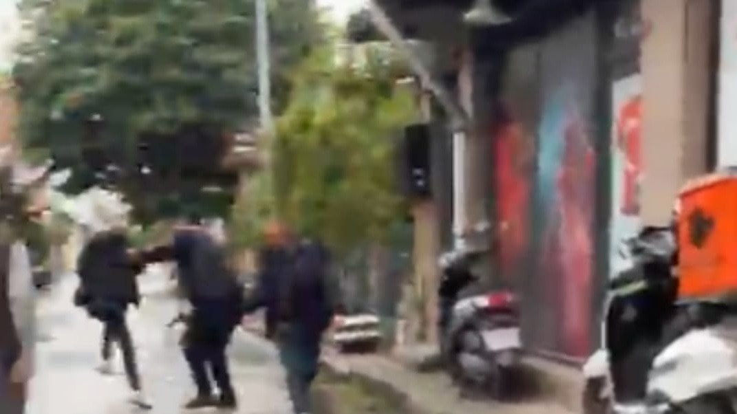 Dolandırıldığını öne sürdü, buluştuğu kişiyi bacaklarından vurdu