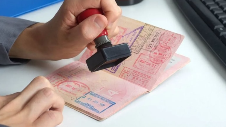 Afrikalılar alttan girip üstten çıktı: Schengen vizesini kapacaklar