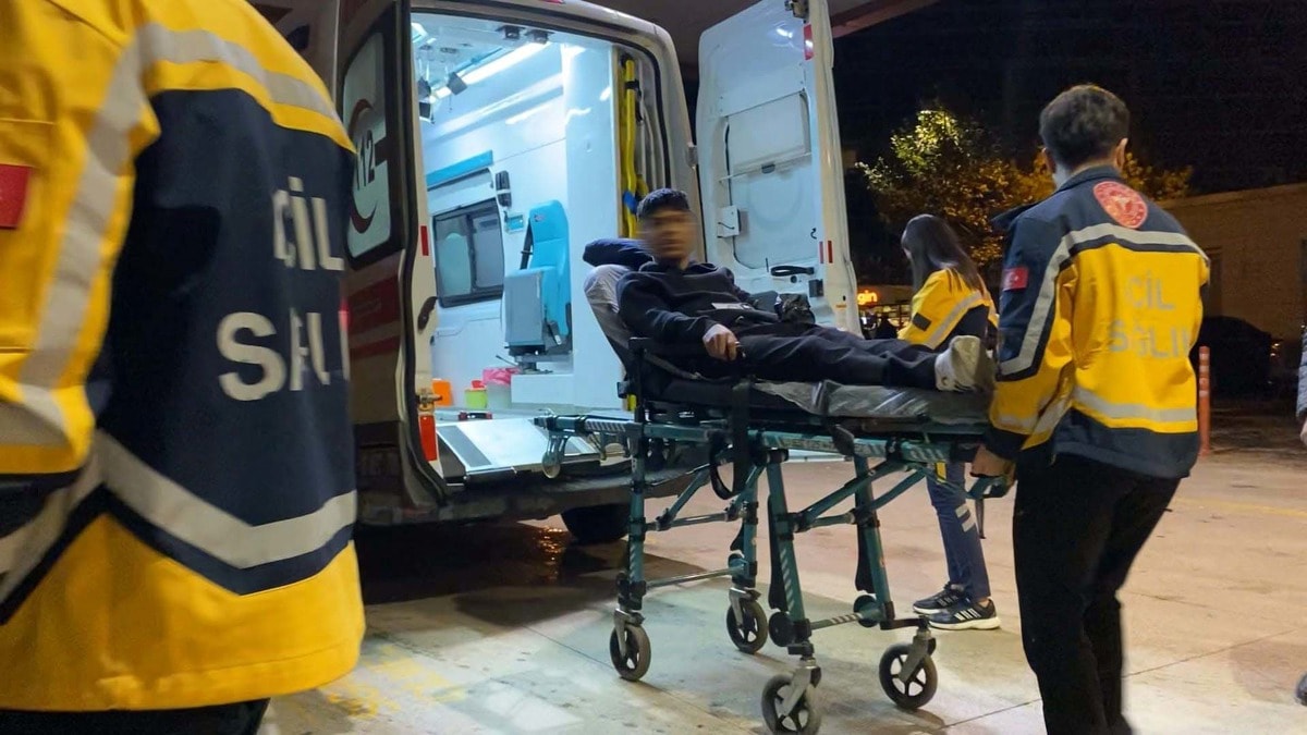 Duvardan atlamak isterken dikenli teller karnına saplandı