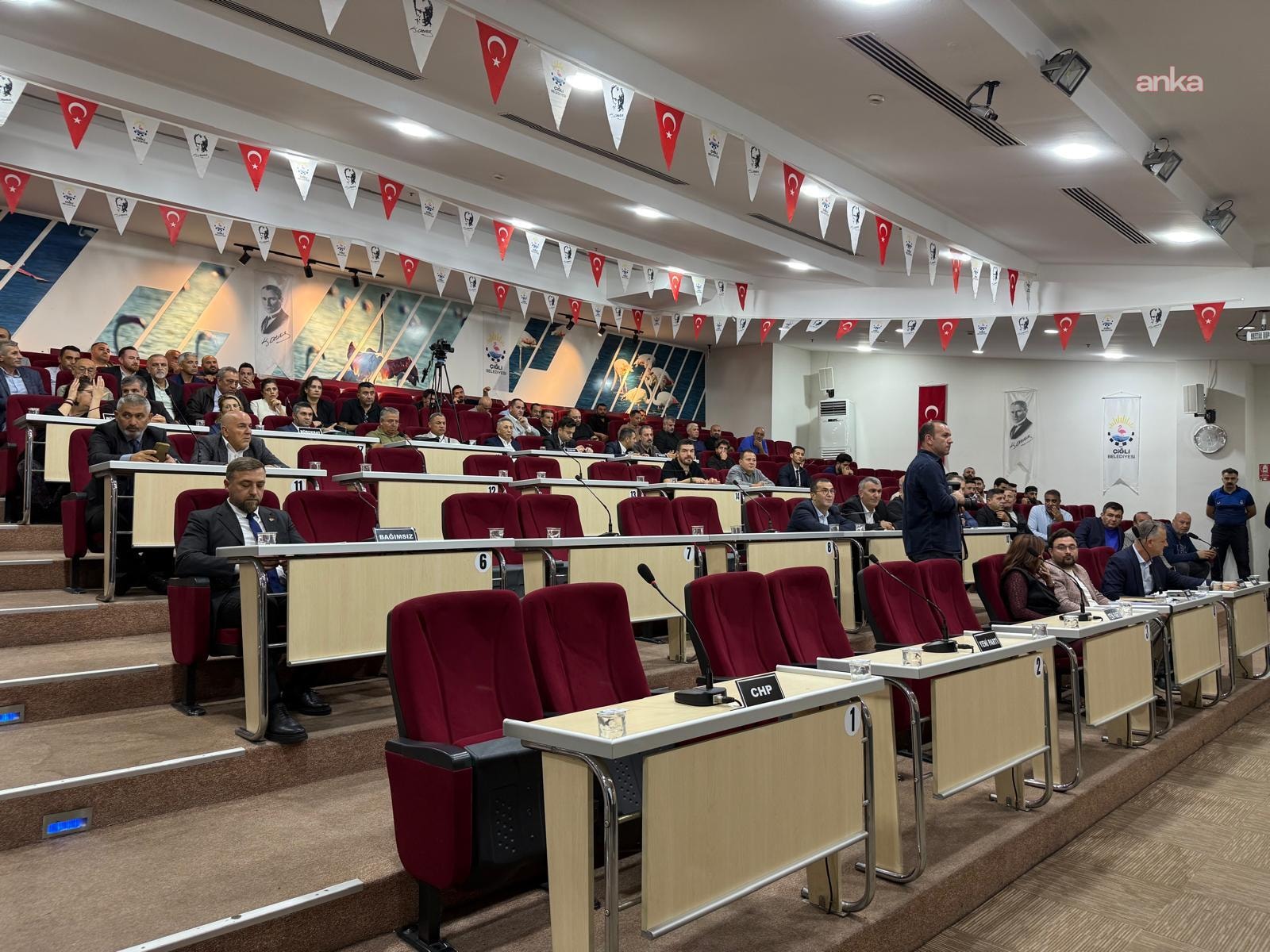 Başkan AKP’ye geçmişti, mecliste şoka uğradı