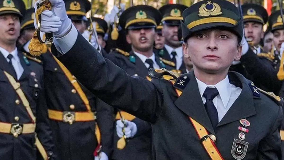 TSK’dan ihraç edilen Ebru Eroğlu konuştu, gazi babası 35 yıldır çalıştığı işten çıkarıldı