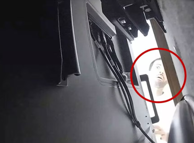 Dünyanın en büyük teknoloji şirketinde casusluk şoku: Yöneticilerin odasından dinleme cihazı çıktı!