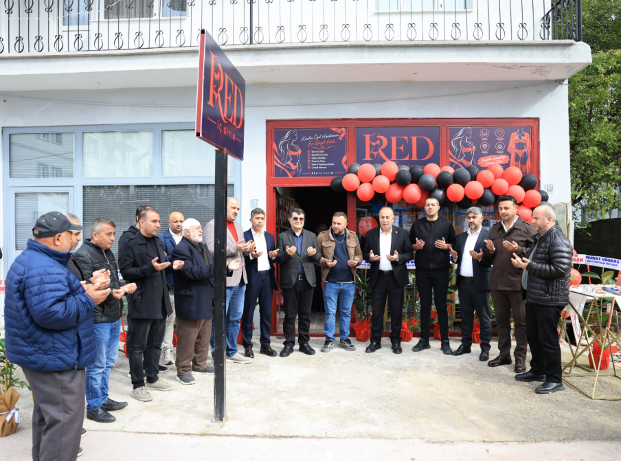 Çorum'da fantezi iç giyim mağazası dualarla açıldı