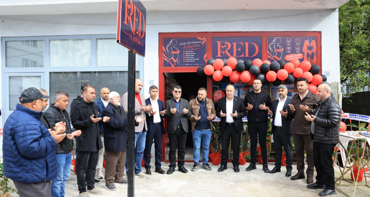 Çorum'da fantezi iç giyim mağazası dualarla açıldı