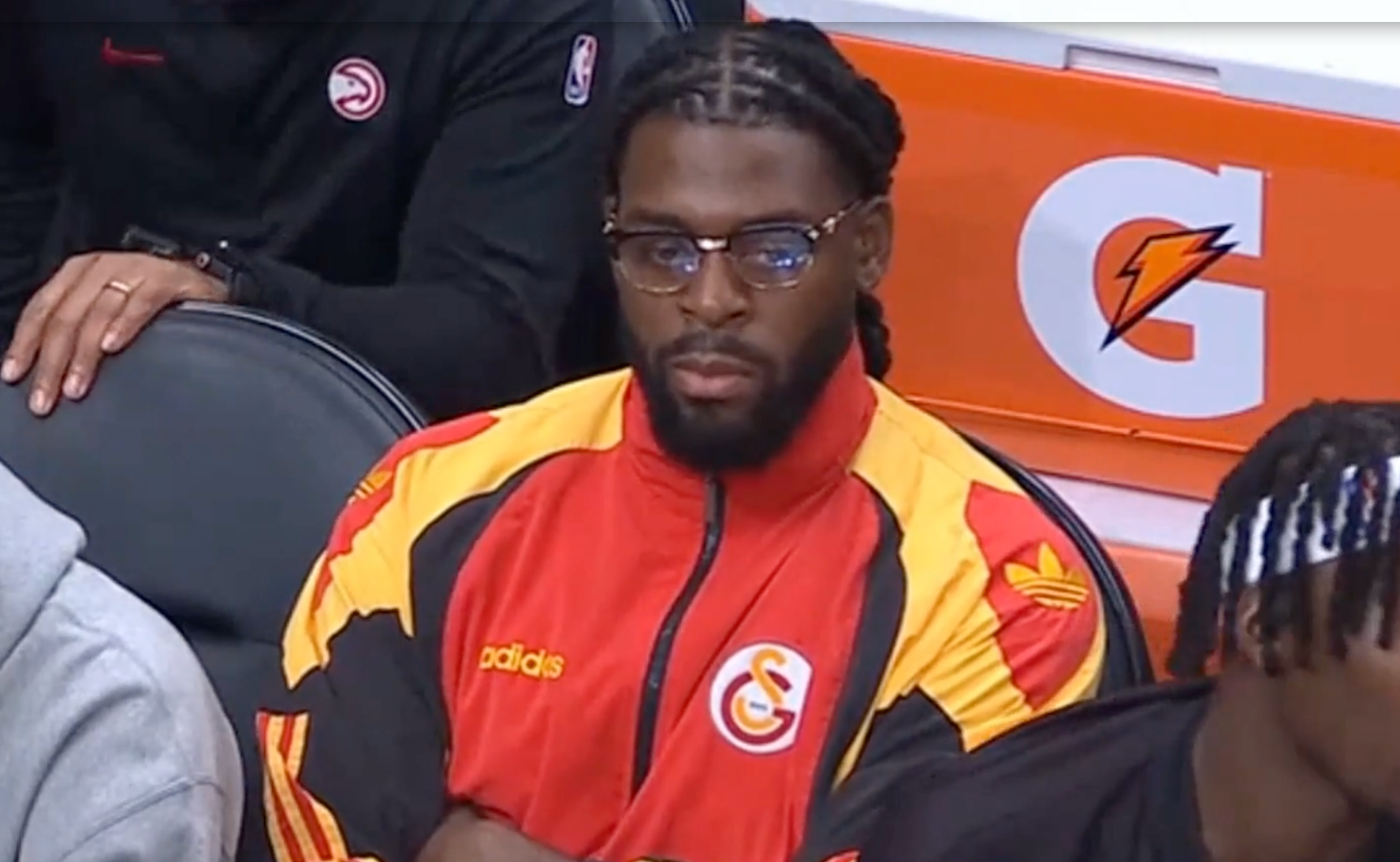 NBA yıldızı maça Galatasaray kombiniyle geldi! Sosyal medya yıkıldı