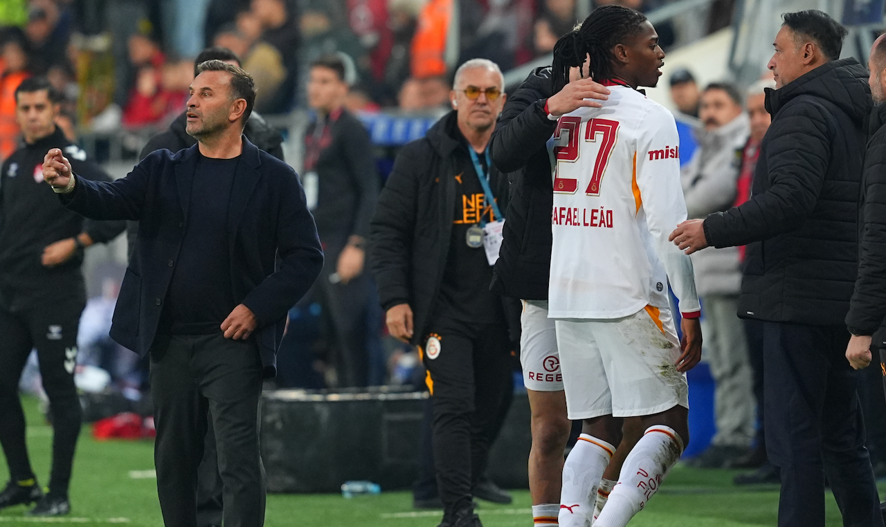 Galatasaray'da Leao şoku! 61'de girdi 77'de çıktı