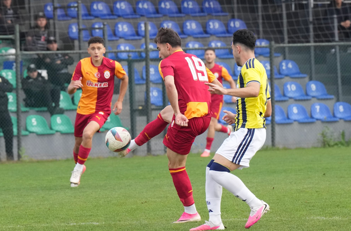 Günün ilk derbisi Galatasaray'ın