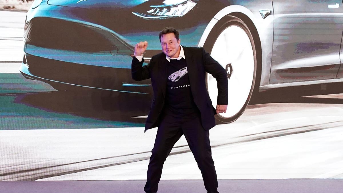 Elon Musk servetine servet kattı