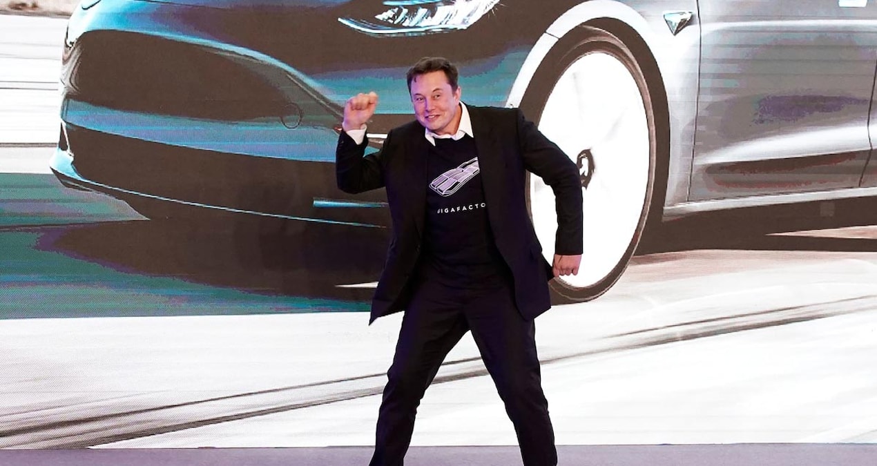 Elon Musk servetine servet kattı