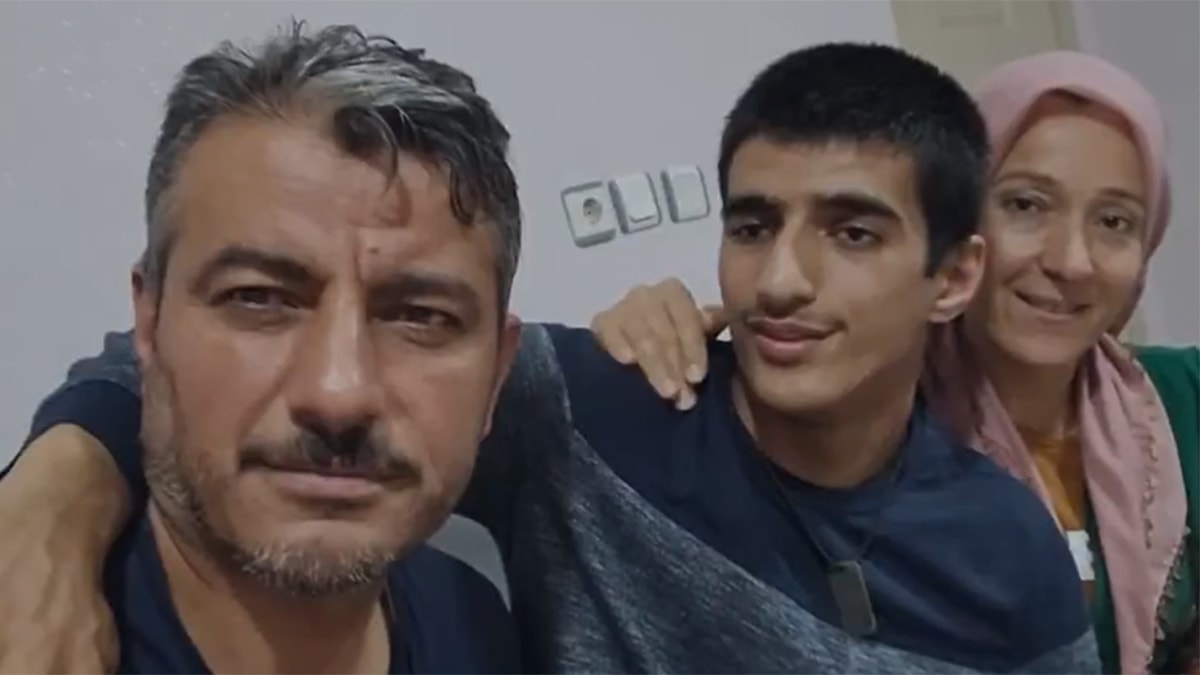 Yardım istediği kurumda çalışıyor: Yüzde 99 engelli oğlu için aylık alamıyor