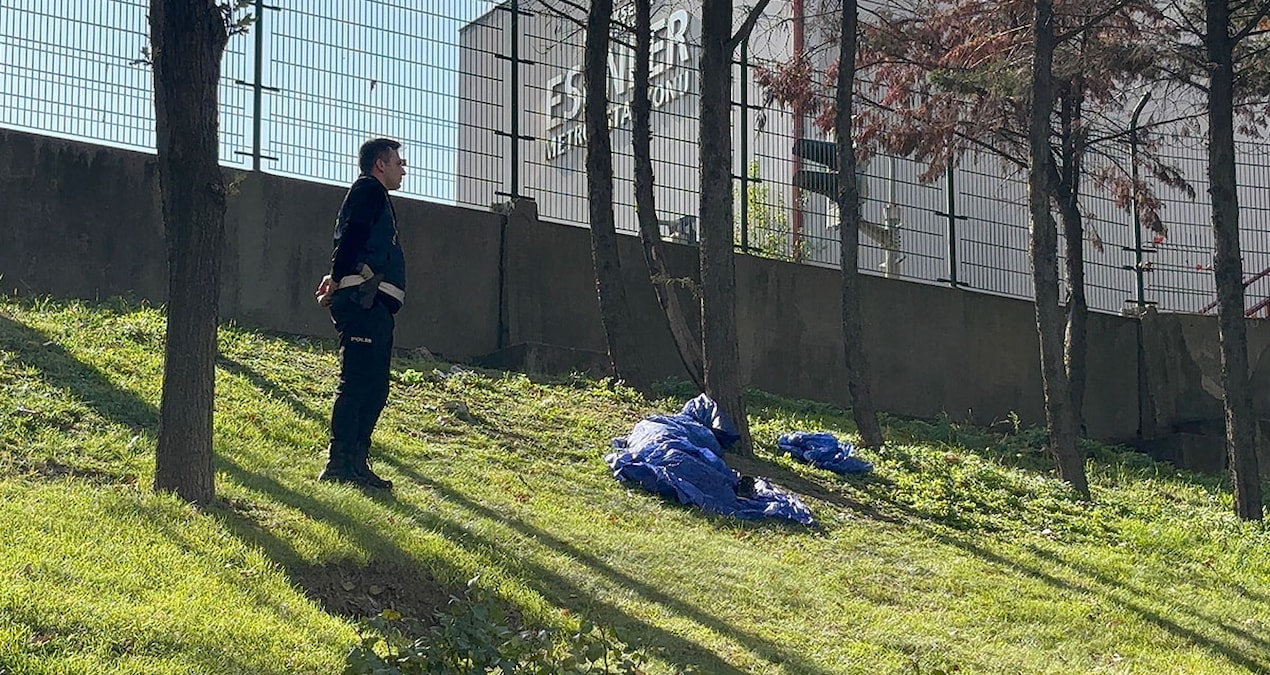 İstanbul Esenler'de metro durağının yakınındaki çimenlik alanda cansız beden bulundu