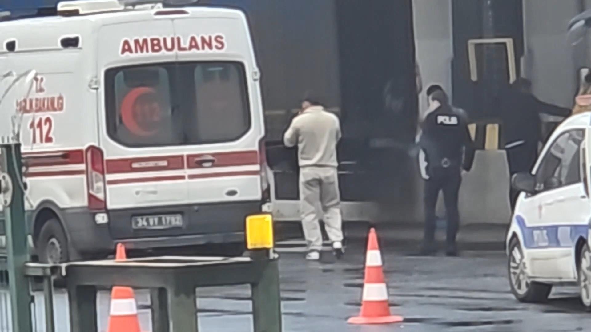 Esenyurt'ta feci kaza: İki araç arasında kalan talihsiz sürücü olay yerinde hayatını kaybetti
