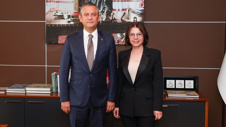 Maltepe Belediye Başkanı Esin Köymen, Yeni Parti'ye geçti