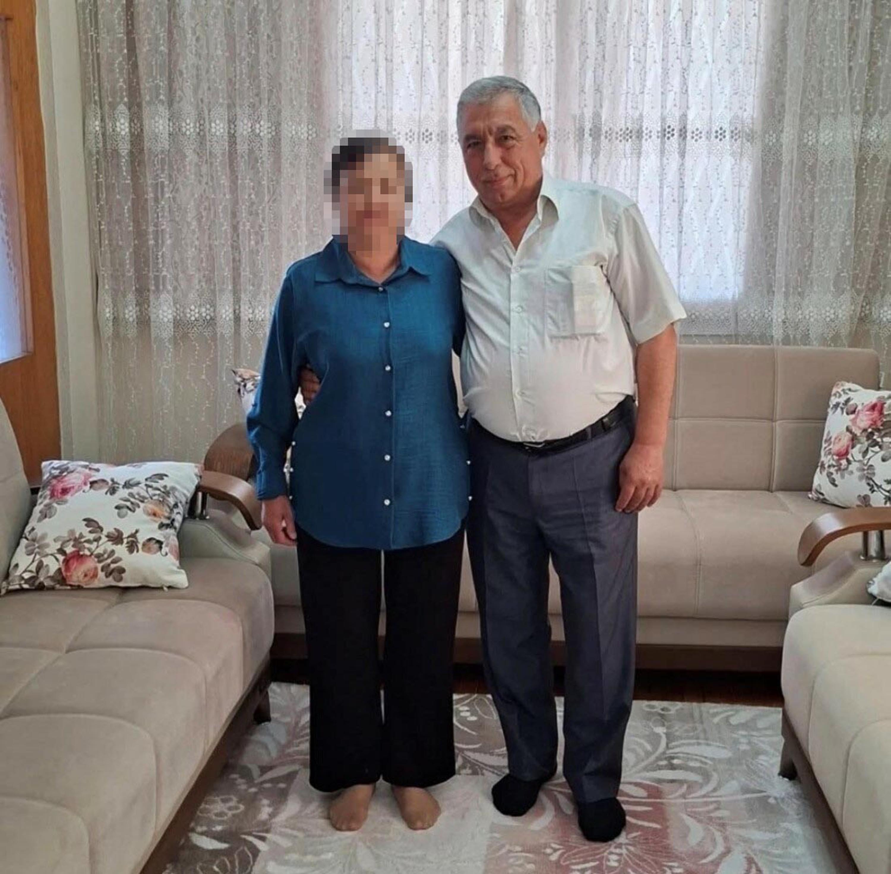 Evde boğazından bıçaklanan 63 yaşındaki adam hayatını kaybetti: Eşi gözaltına alındı
