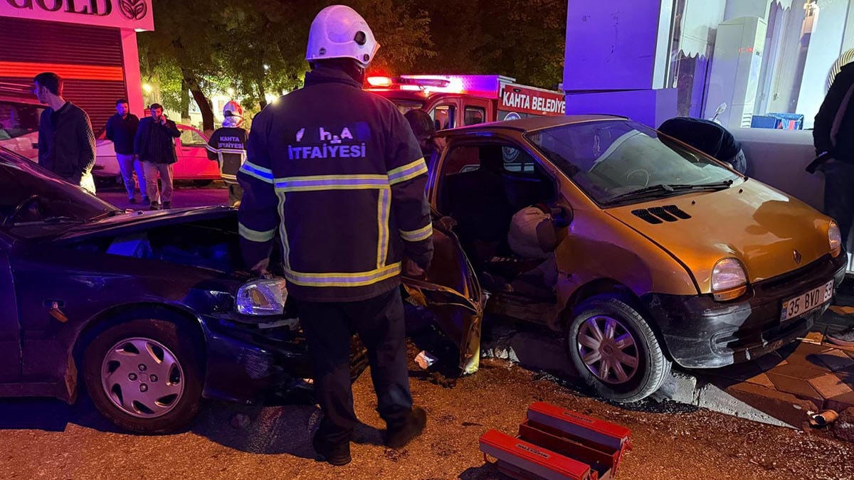 Adıyaman’da iki otomobil çarpıştı, 2 yaralı