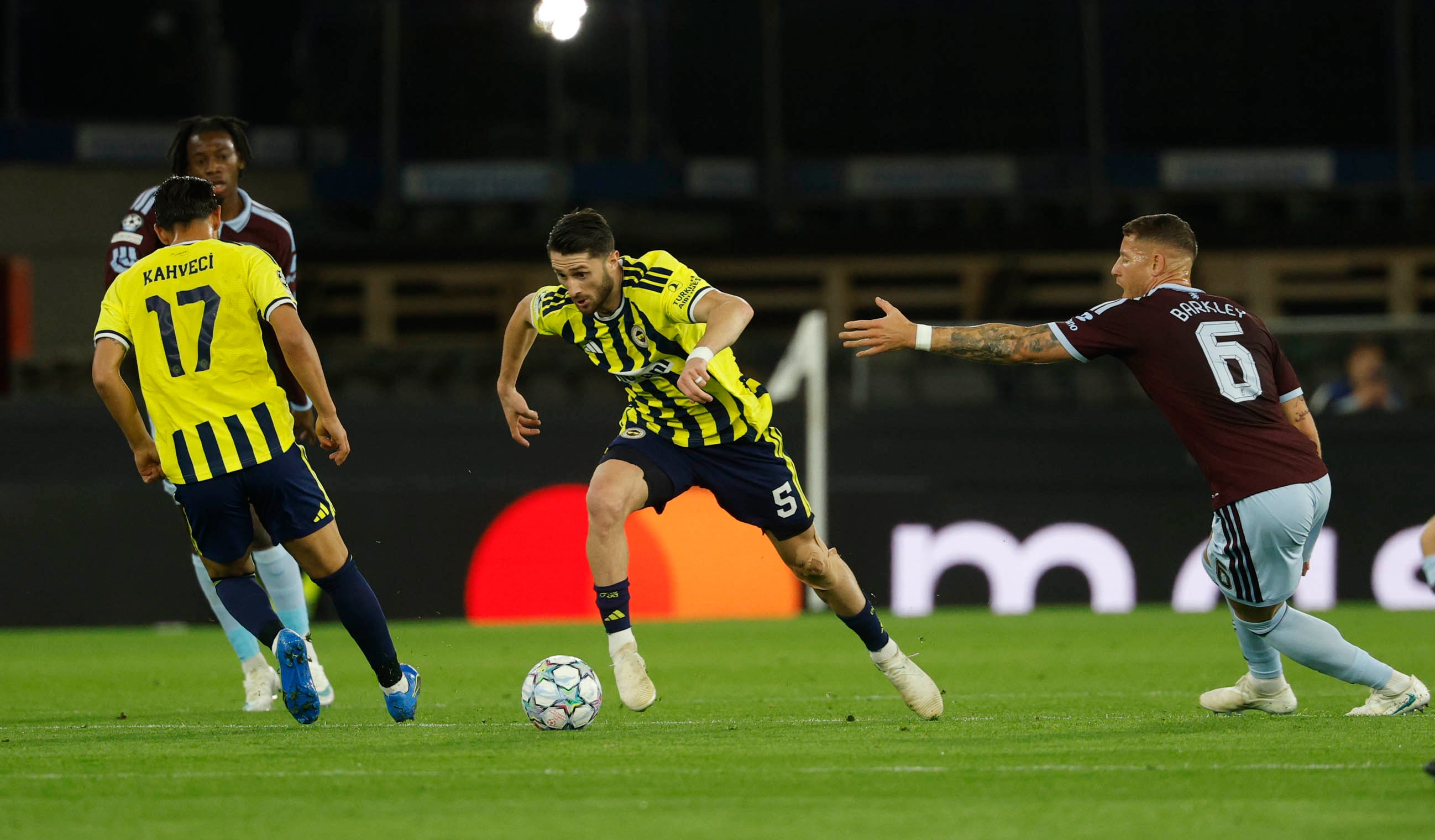 Fenerbahçe'nin milli yıldızından Şampiyonlar Ligi'nde ilginç istatistik! Hem en iyisi, hem en kötüsü