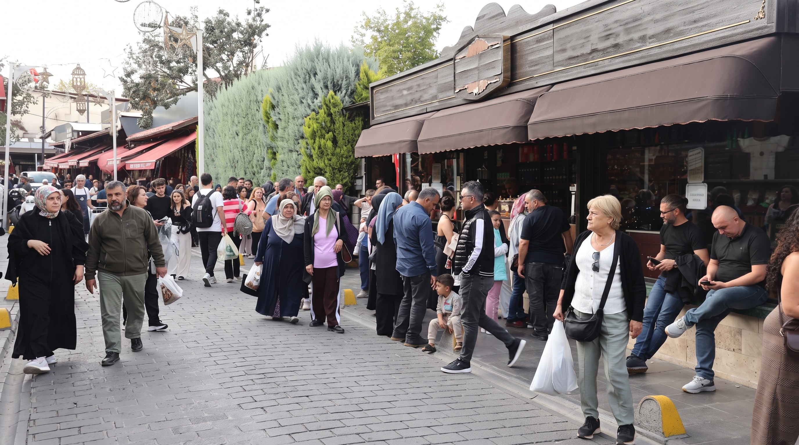 Turistler bir bardak içmek için Gaziantep'e akın etti: Saatlerce kuyrukta bekliyorlar
