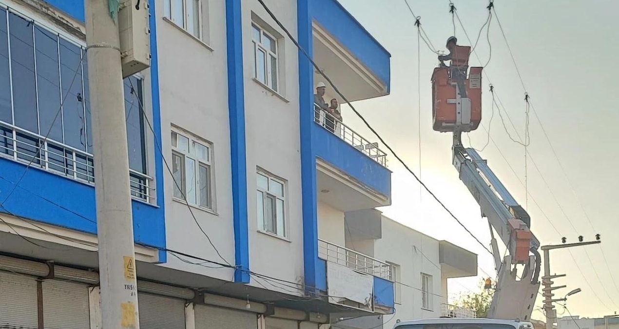 Kaynak yapmak için dama çıktılar! Yüksek gerilim hattı can aldı
