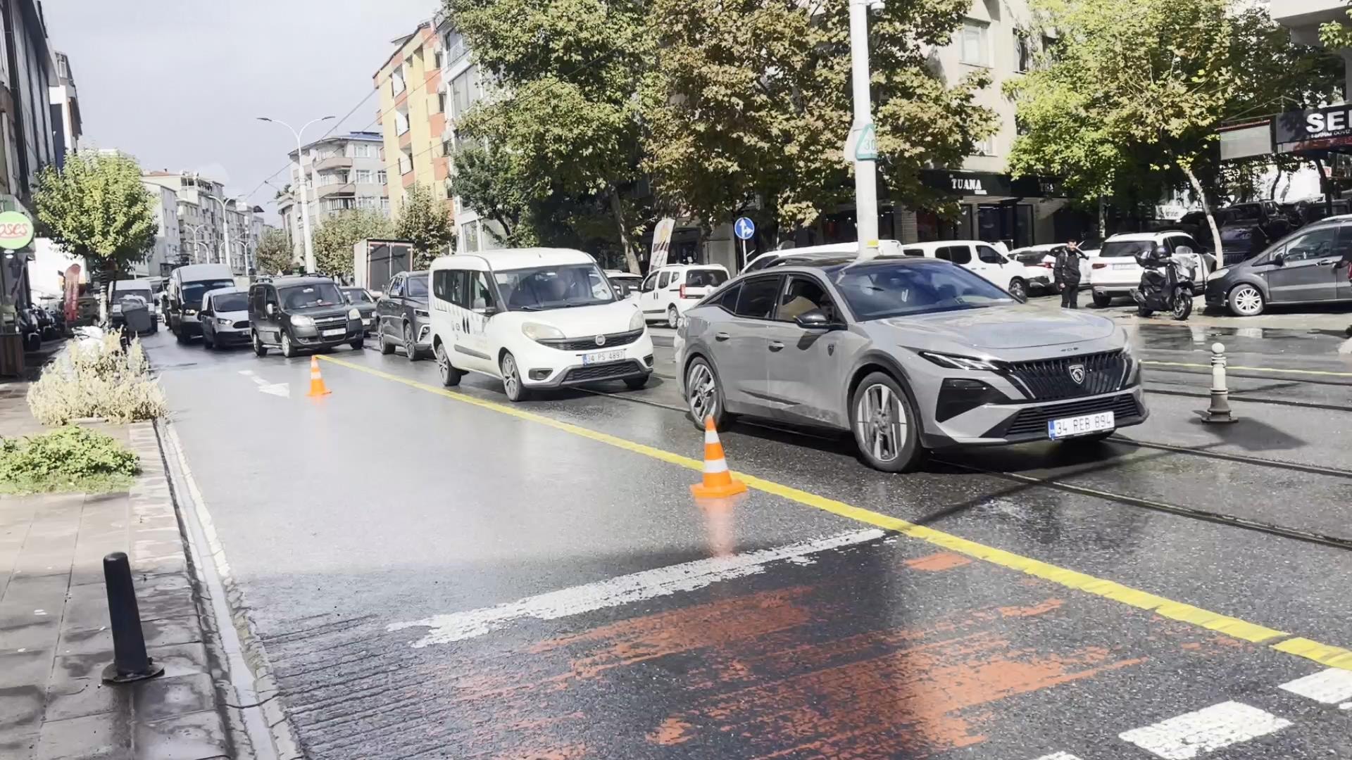İstanbul'da tramvay, minibüse çarptı: Yaralılar var