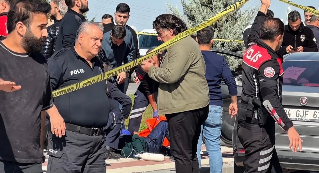 Uzaklaştırma kararına rağmen eşini 8 bıçak darbesiyle öldürdü: İkisi de hayatını kaybetti
