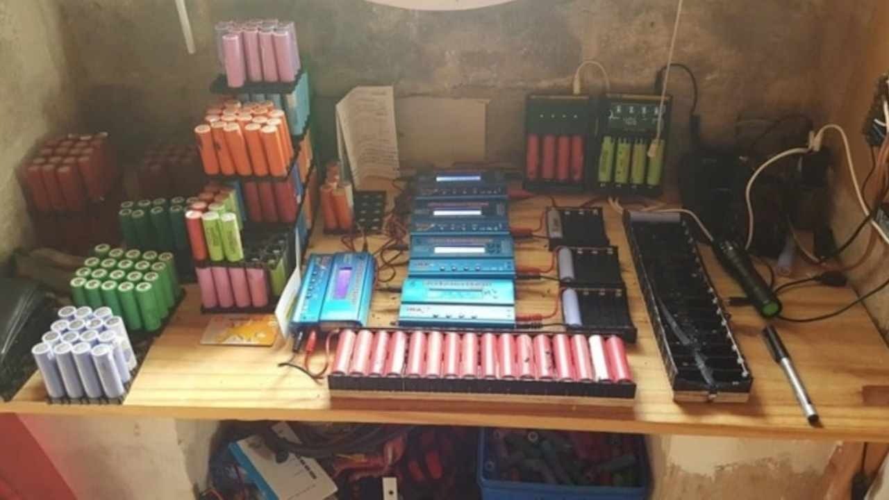 Herkesin çöpe attığı parçaları topladı: 10 yıldır bedava elektrik kullanıyor