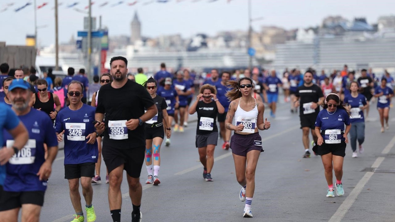 5 bin 500 sporcu İstanbul'u koştu