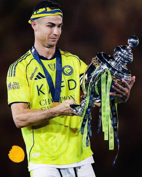 1- Ronaldo: 300.000.000 dolar