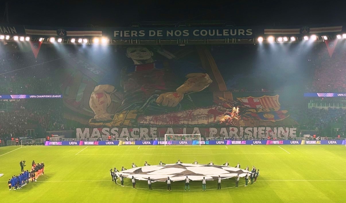 PSG tribünlerinde skandal pankart: Barcelona soluğu UEFA'da aldı