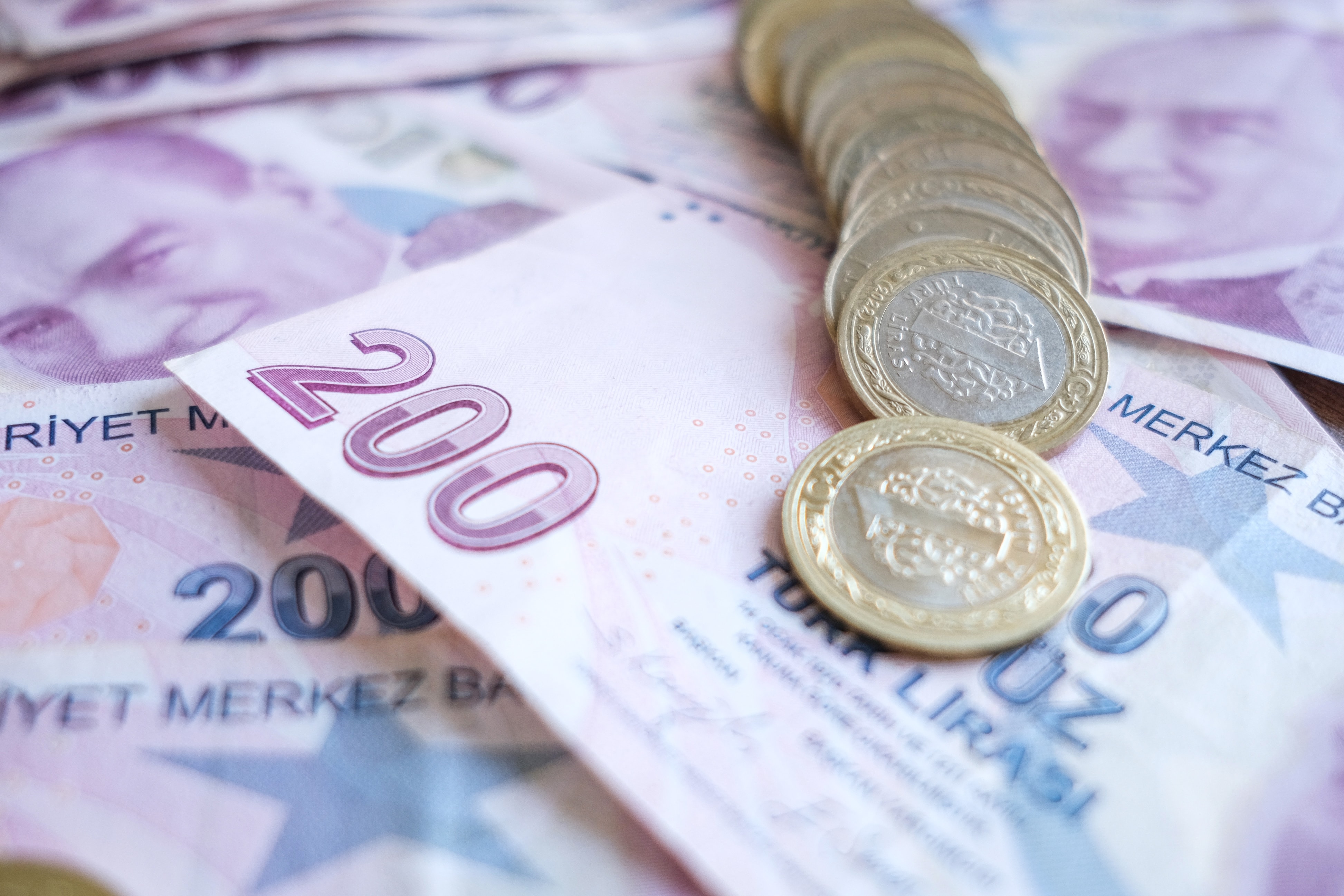 Yüzde 75 indirim vaadi mercek altında: Bakanlıktan yanıltıcı reklamlara dev ceza