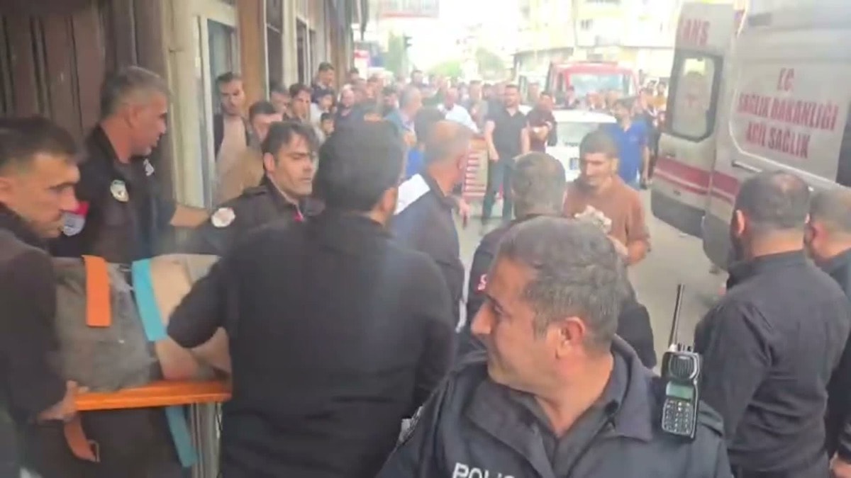 İş hanında asansör çöktü: Yaralılar var