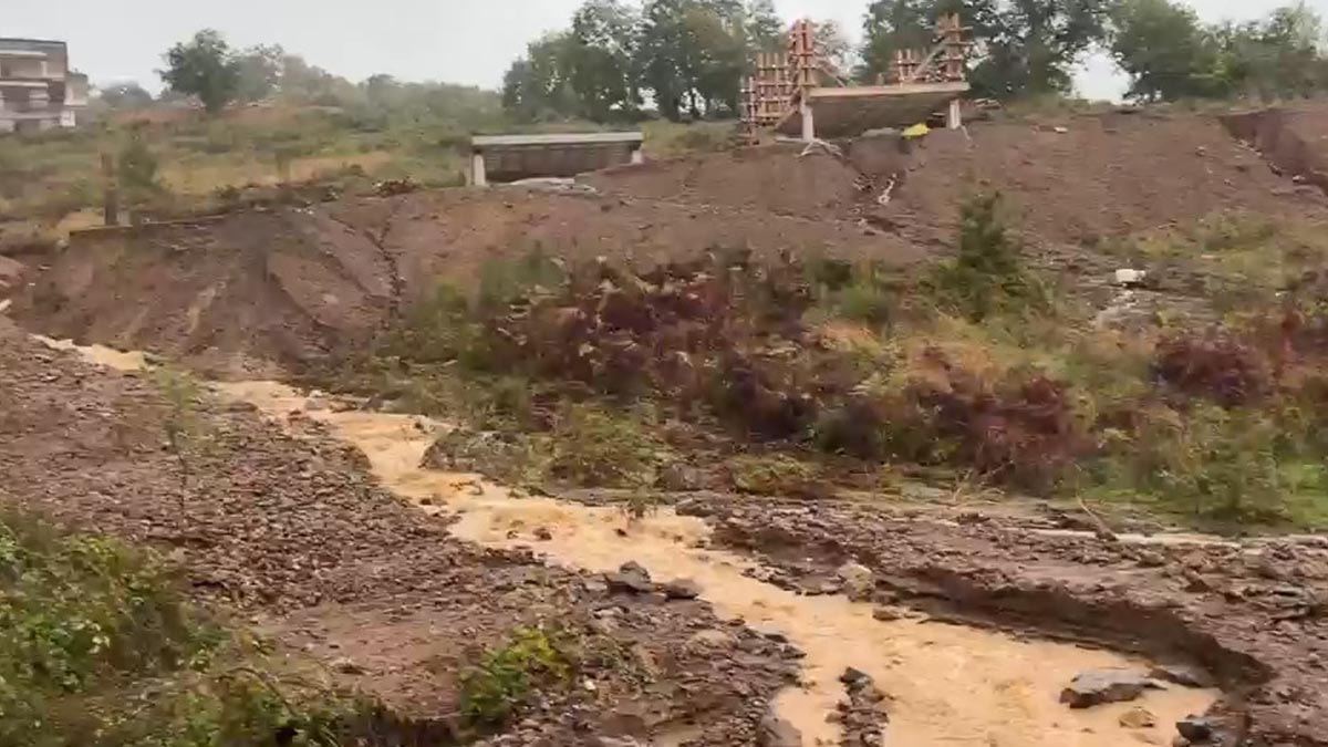 İstanbul’un o ilçesinde yollar kapandı! Yağış sonrası toprak kaydı