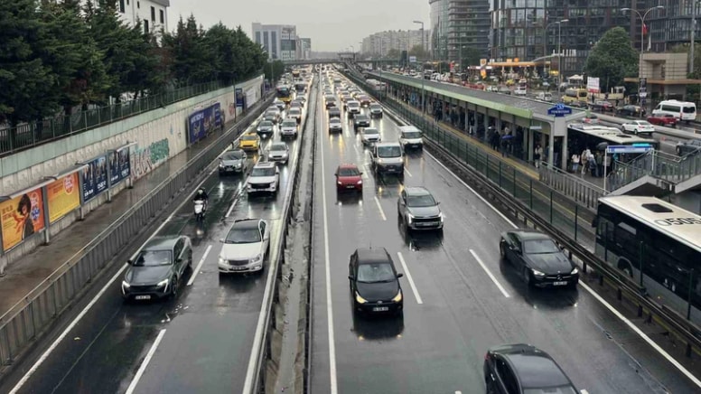 İstanbul'da sağanak uyarısı öncesi trafik şaşırttı!