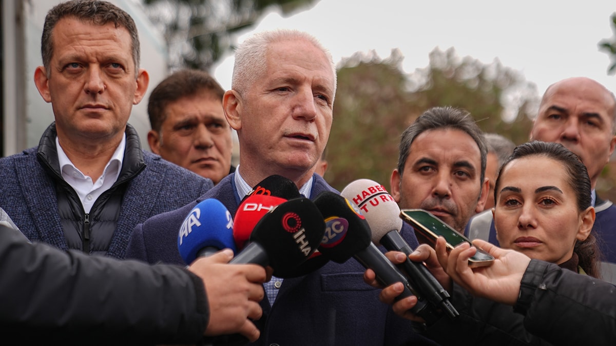 İstanbul Valisi duyurdu: 19 dükkan, 2 konut ve stadyum yıkılacak