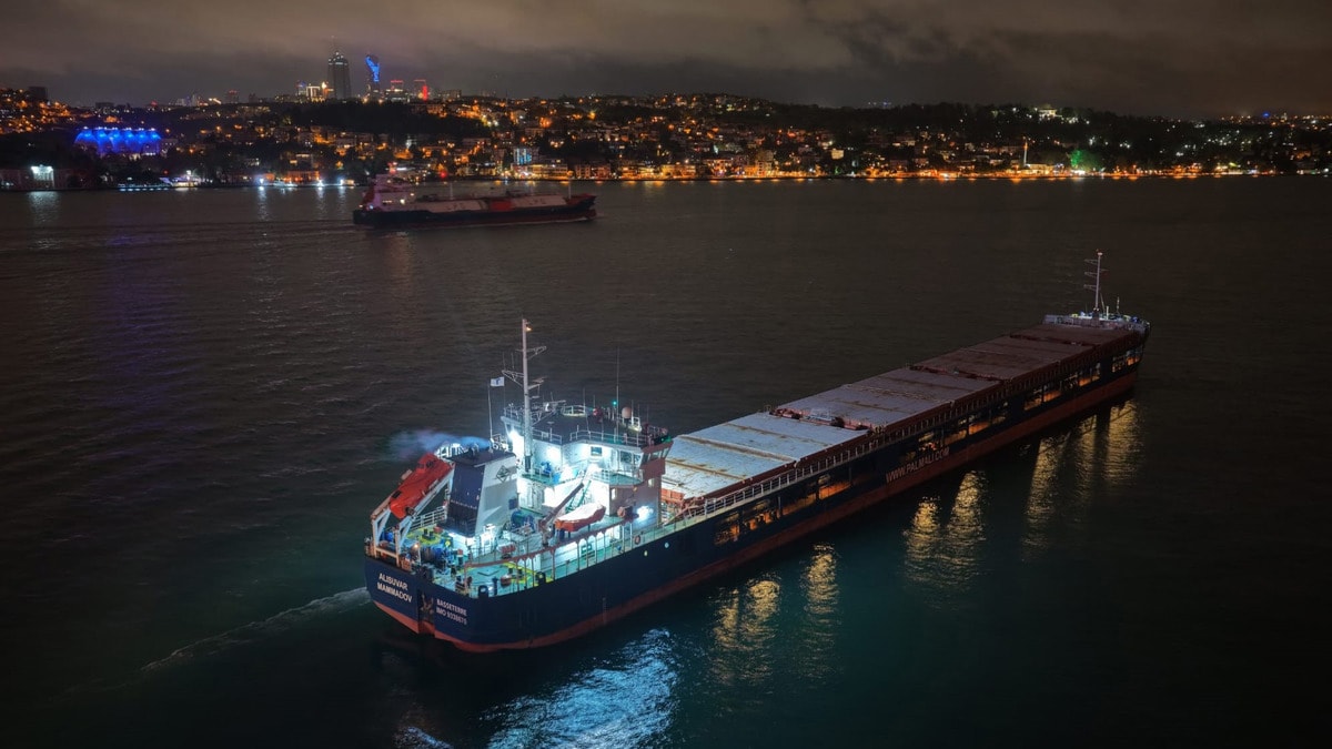 İstanbul Boğazı'nda gemi arızası: Trafik çift yönlü askıya alındı