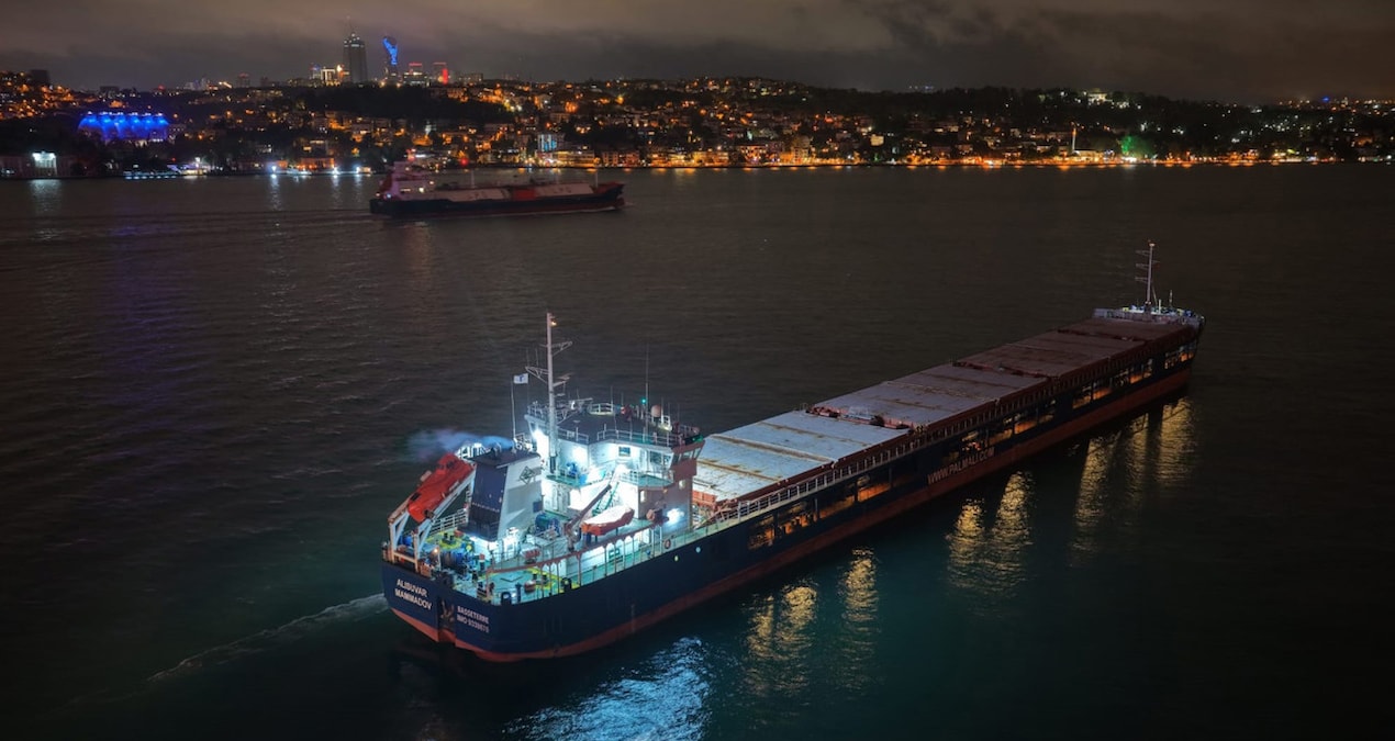 İstanbul Boğazı'nda gemi arızası: Trafik çift yönlü askıya alındı