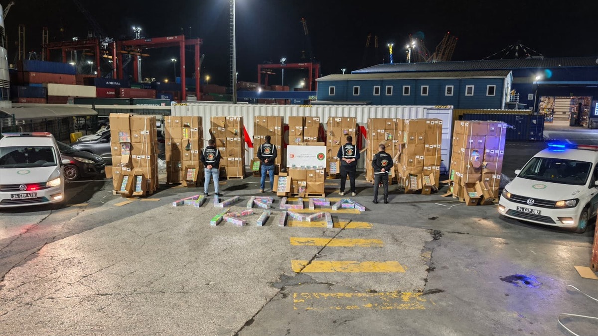 İstanbul’da 142 bin 100 kaçak elektronik sigara ele geçirildi