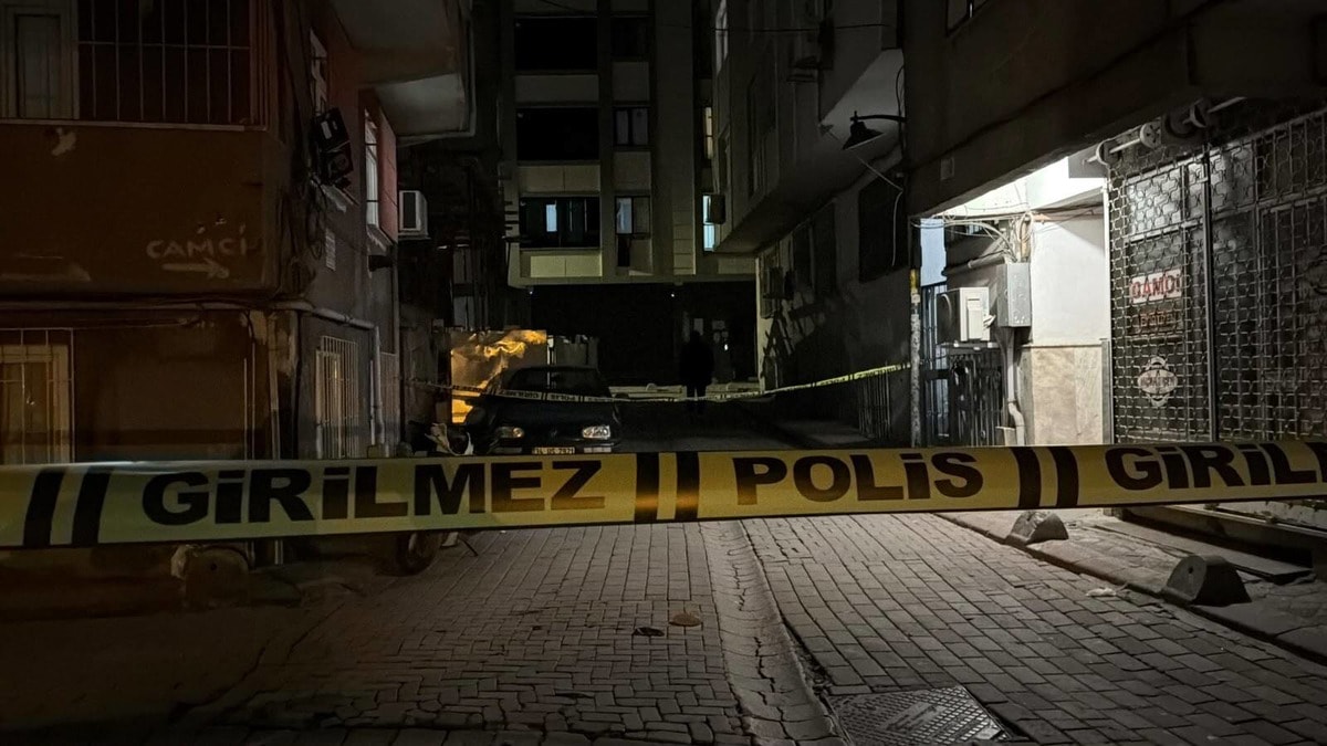 İstanbul'da iki grup çatıştı, binalara ve iş yerine mermi isabet etti