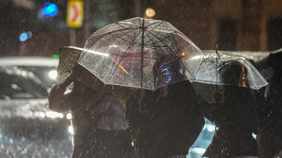 İstanbul'da sel iki can aldı: Anadolu Yakası için saatli uyarı