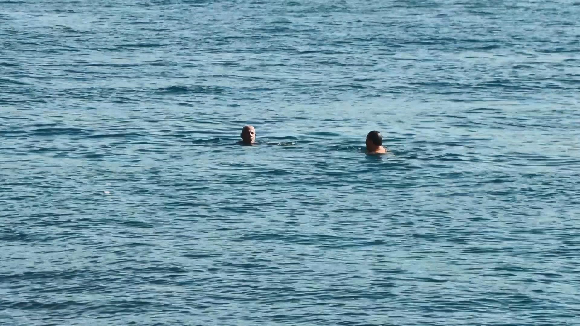 İstanbul'da pastırma yazı sürprizi: Ekim ayında Boğaz'da deniz keyfi!