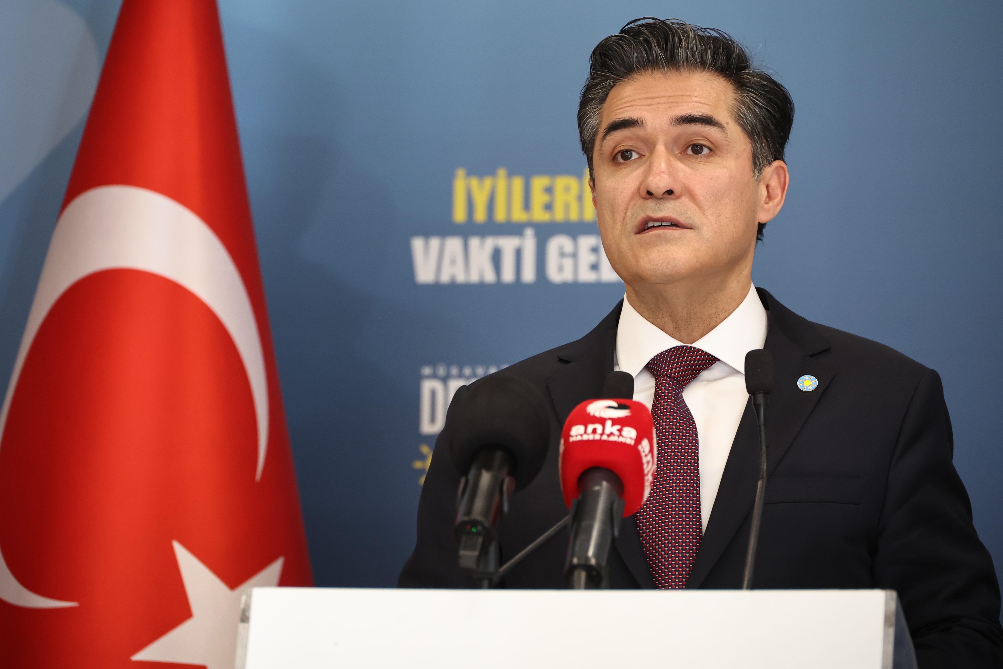 İYİ Partili isimden AKP'ye rest: 'Vurgun yapana Whatsapp'tan çıkarma cezası, bana 500 bin TL'lik dava'