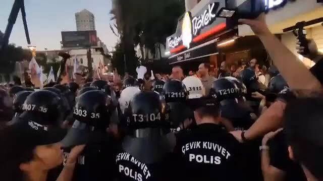 Cemil Tugay iddiası İzmir'i sokağa taşıdı: Polis müdahale etti