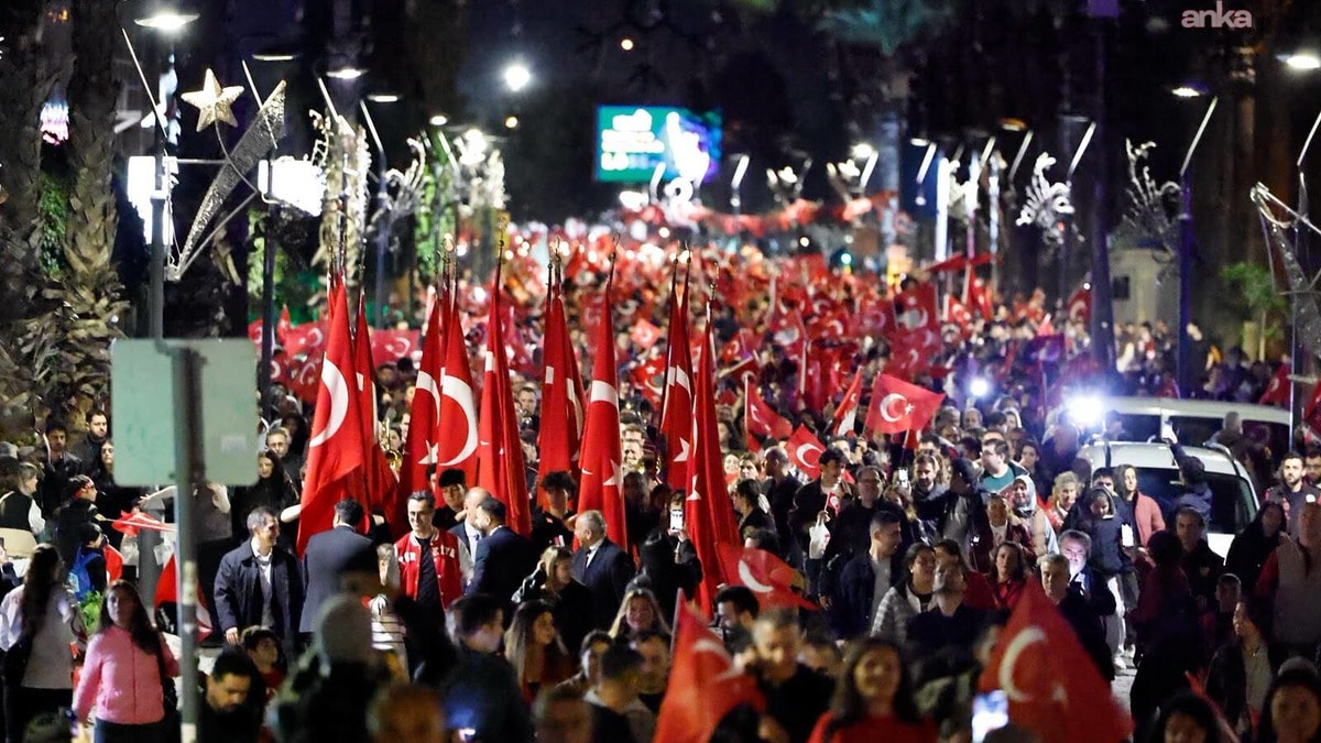 İzmir’de Cumhuriyet’in 103’üncü yılına bin dronlu kutlama