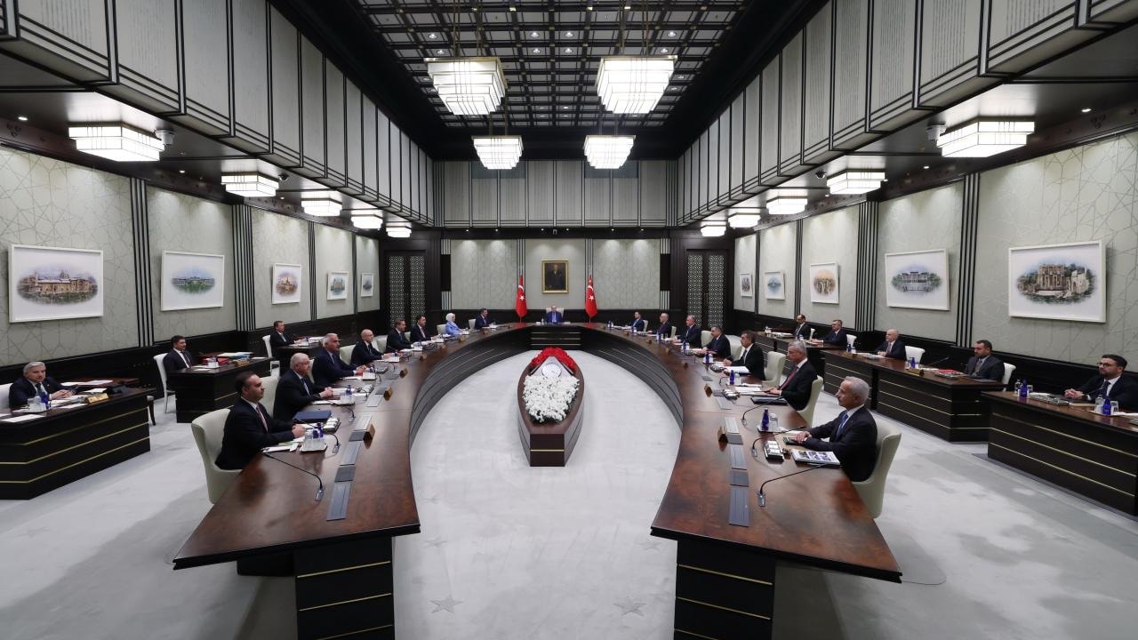 Kabine bugün toplanıyor: Fon soruşturması, ekonomi ve Terörsüz Türkiye gündemde