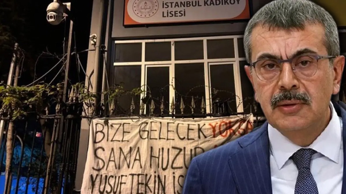 Kadıköy Lisesi ziyareti öncesindeki pankart nedeniyle iki öğrenci gözaltında