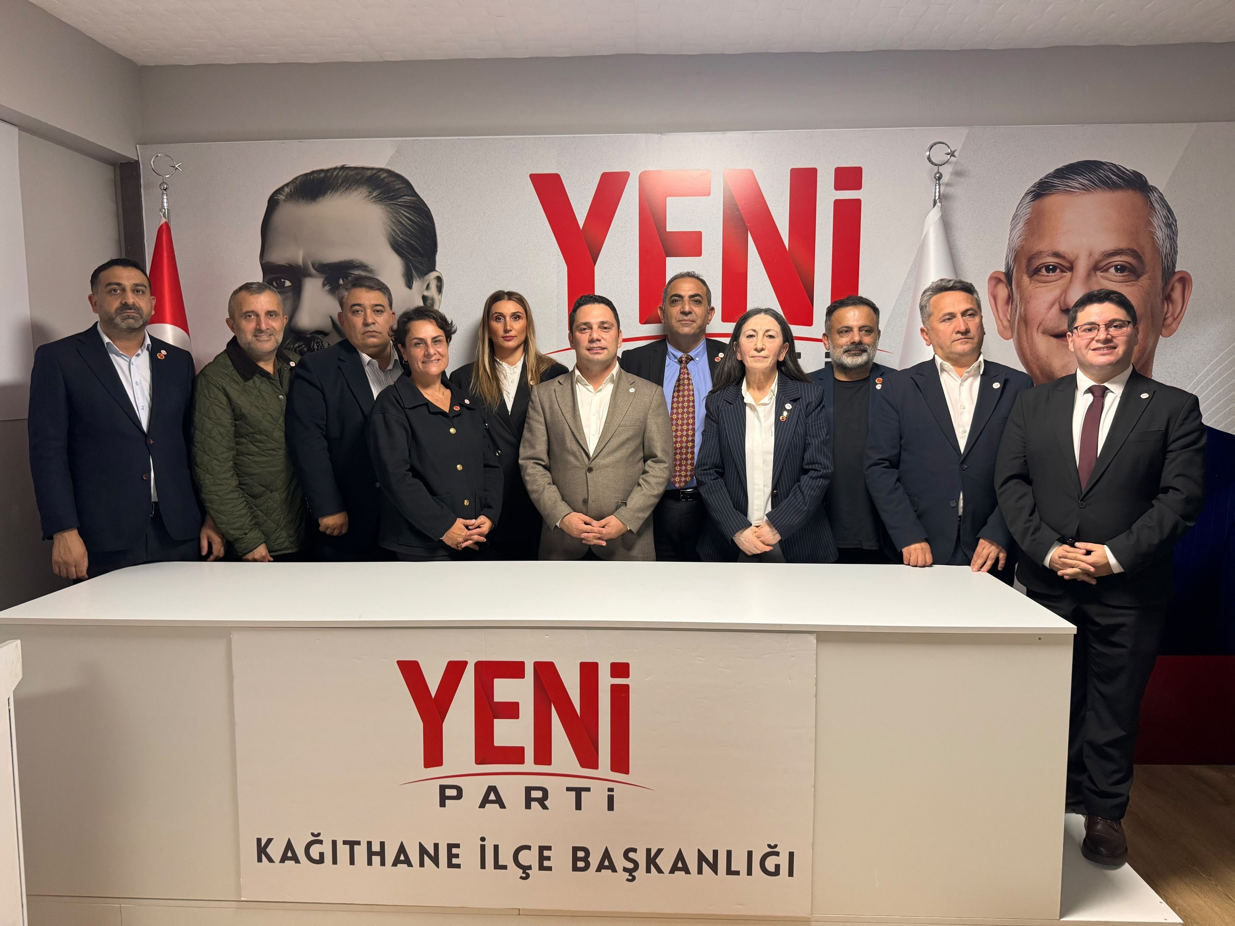 Kağıthane Belediyesi'nde 11 meclis üyesi CHP'den istifa ederek Yeni Parti'ye katıldı