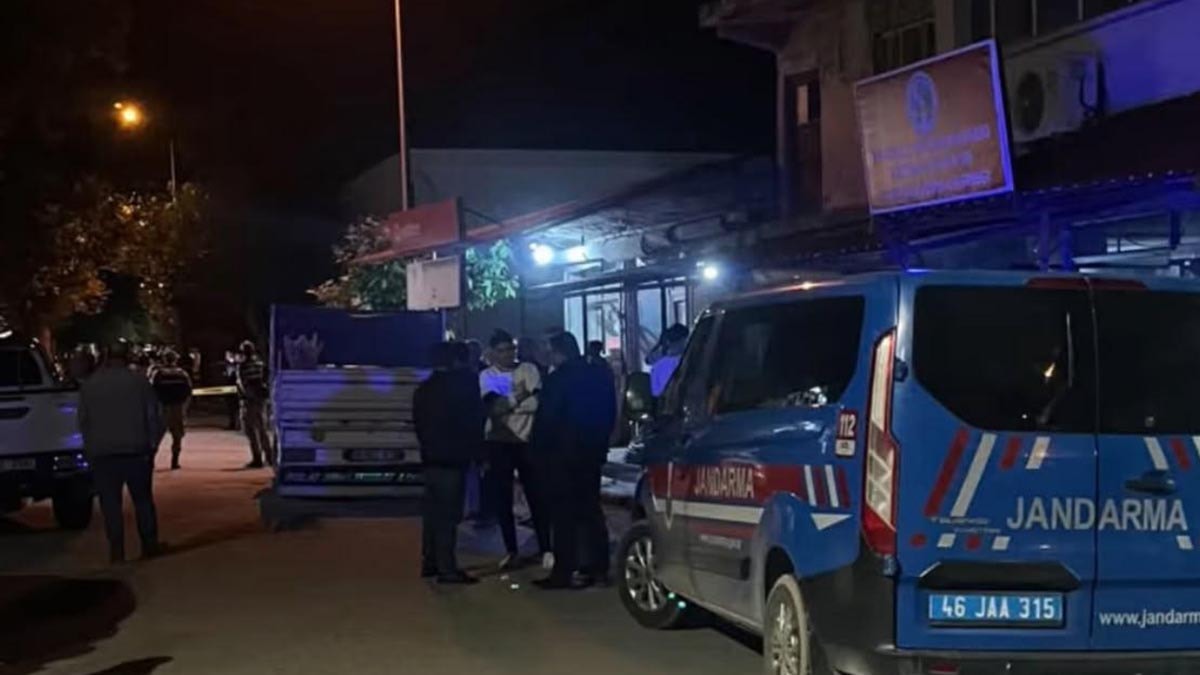 Akraba kavgasını ayırmak isteyen polisi kuzeni öldürdü